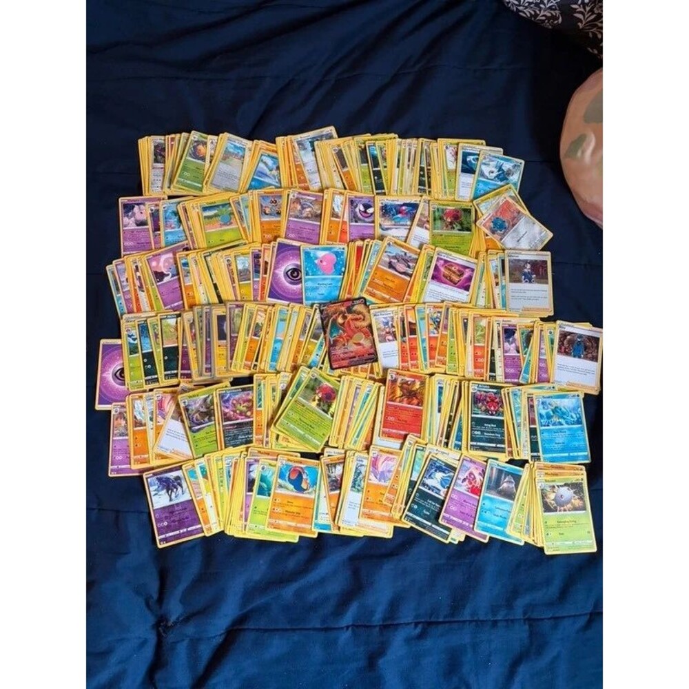 500 Pokémon Cards Commons / Holos/ V Charizard #8